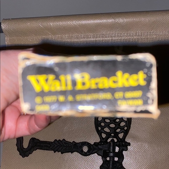 Vintage Cast Iron Owl Wall Bracket with Swivel Arm - Picture 4 of 6